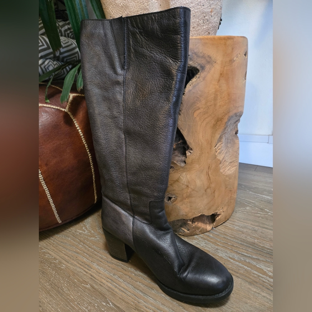 Made in Portugal Knee High Lined Leather Block Heeled Zip Up Boots - Picture 6 of 16
